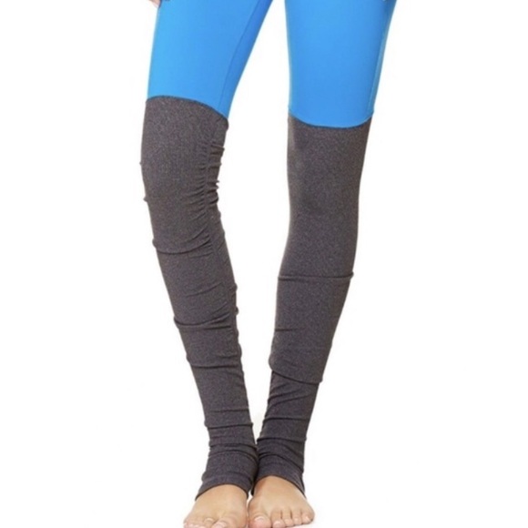 ALO Yoga Goddess Leggings in Seaport Blue & Gray - Picture 3 of 9